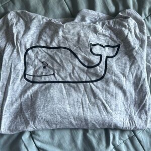 Long sleeve vineyard vines top with HOOD